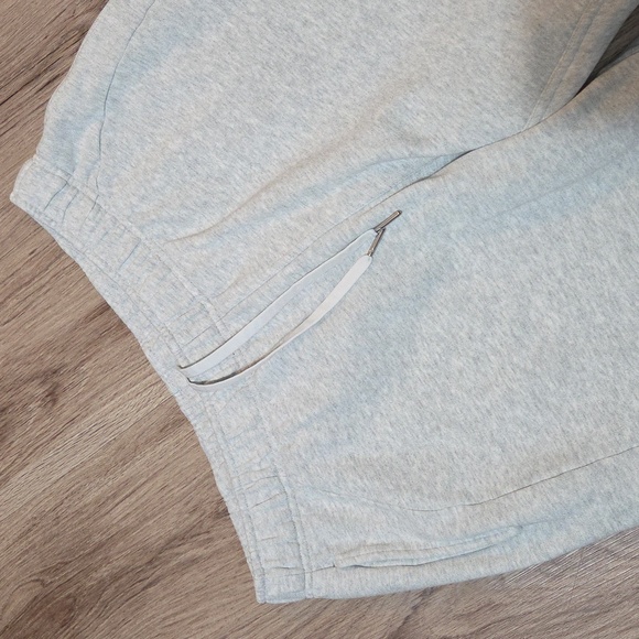 Lululemon Scuba Mid-Rise Oversized Jogger *Regular Heathered Core Ultra Light - Picture 4 of 16